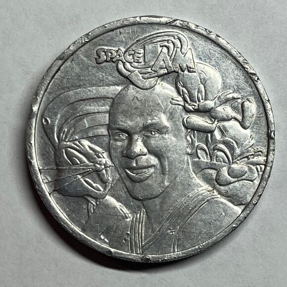 Vintage 1990's Space Jam Michael Jordan Looney Tunes Collector's Coin Tune Squad - Picture 1 of 3